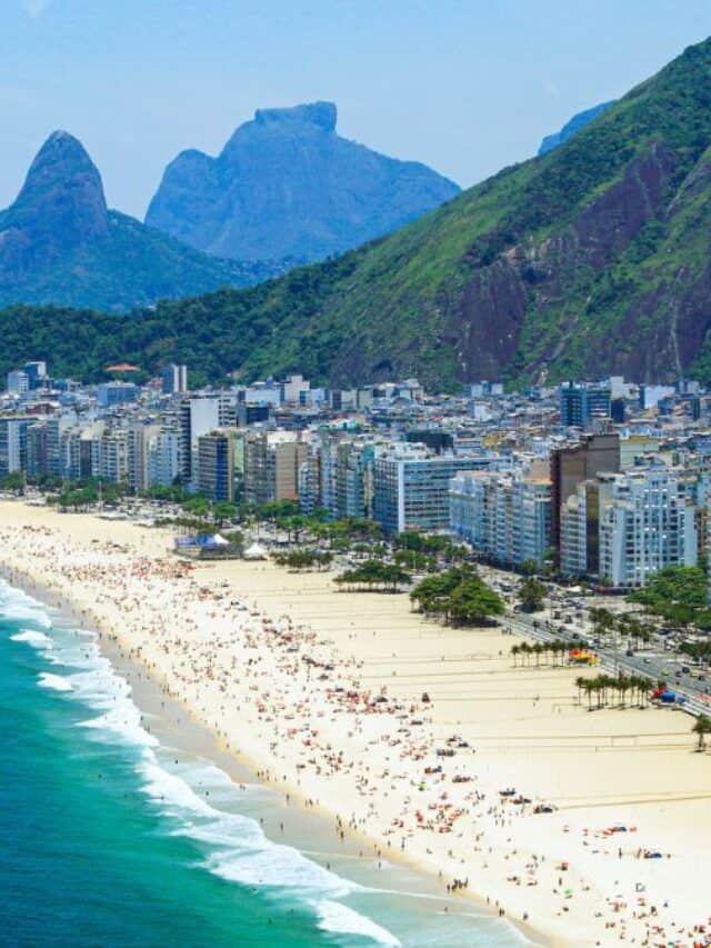 Beyond the Horizon 15 Experiences You Can't Miss at Copacabana Beach Stock