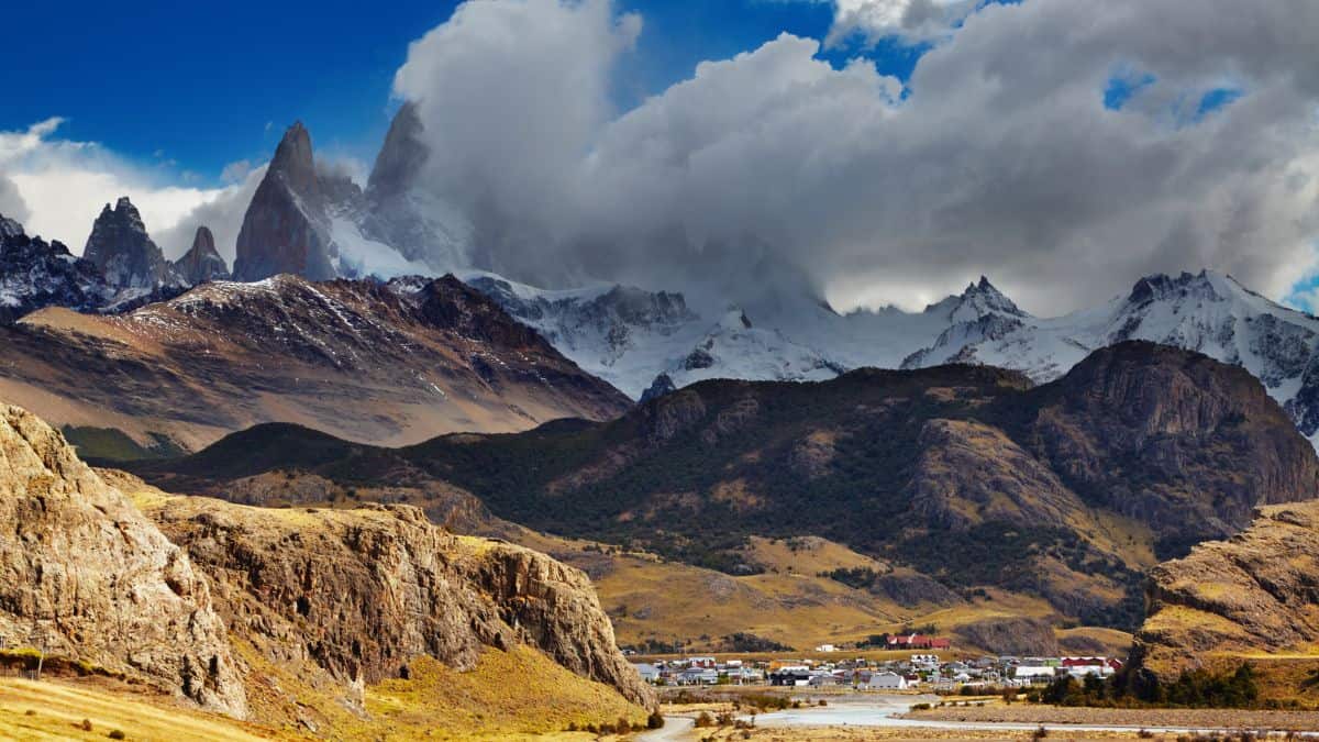 El Chaltén Argentina 23 Unstoppable Outdoor Adventures Stock