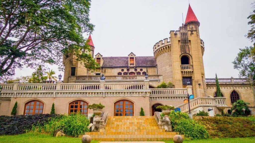 Beautiful gothic medieval Castle Museum in Medellin, Colombia — Stock Photo