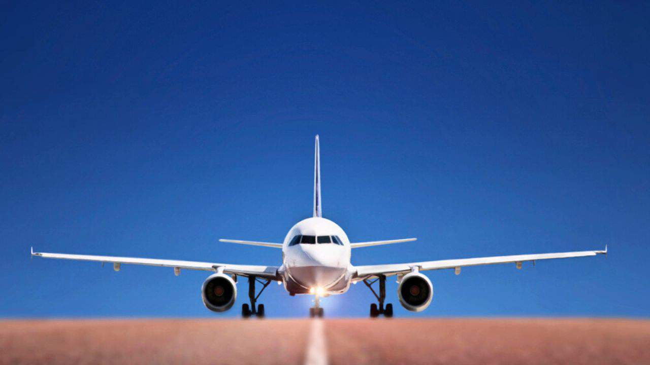 9 Tips For Flying On A Budget With Low-Cost Airlines Stock