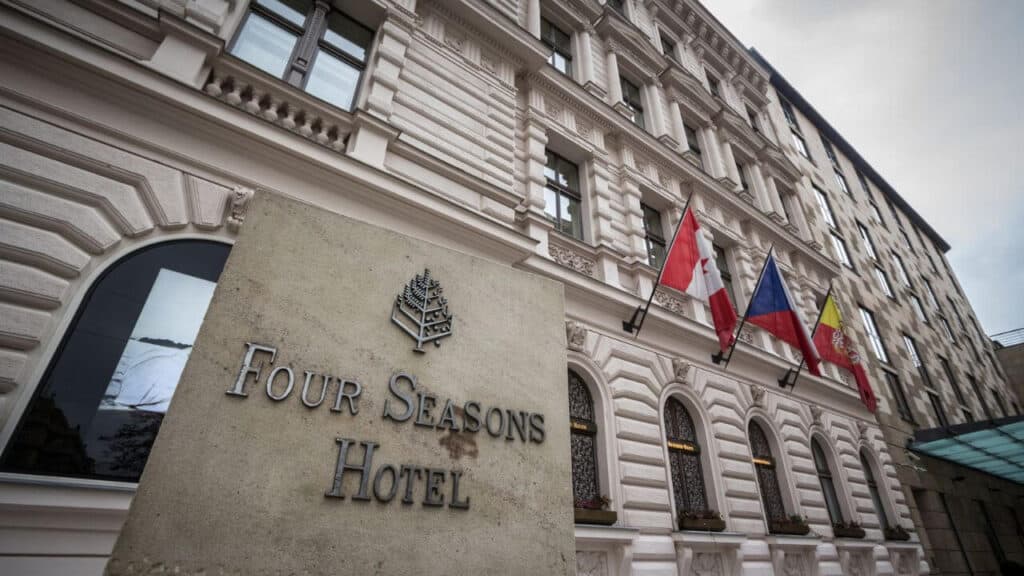 Four Seasons Hotel Stock
