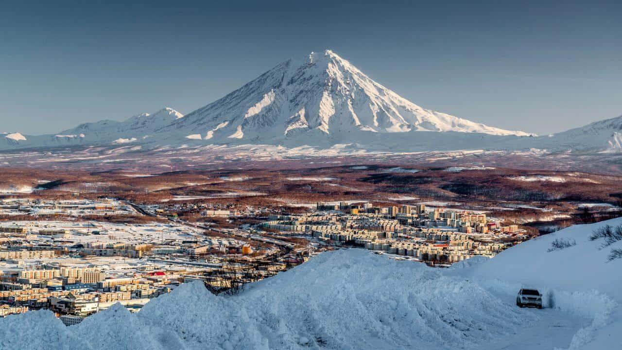 Kamchatka Russia Cityscape Volcanoes Winter
