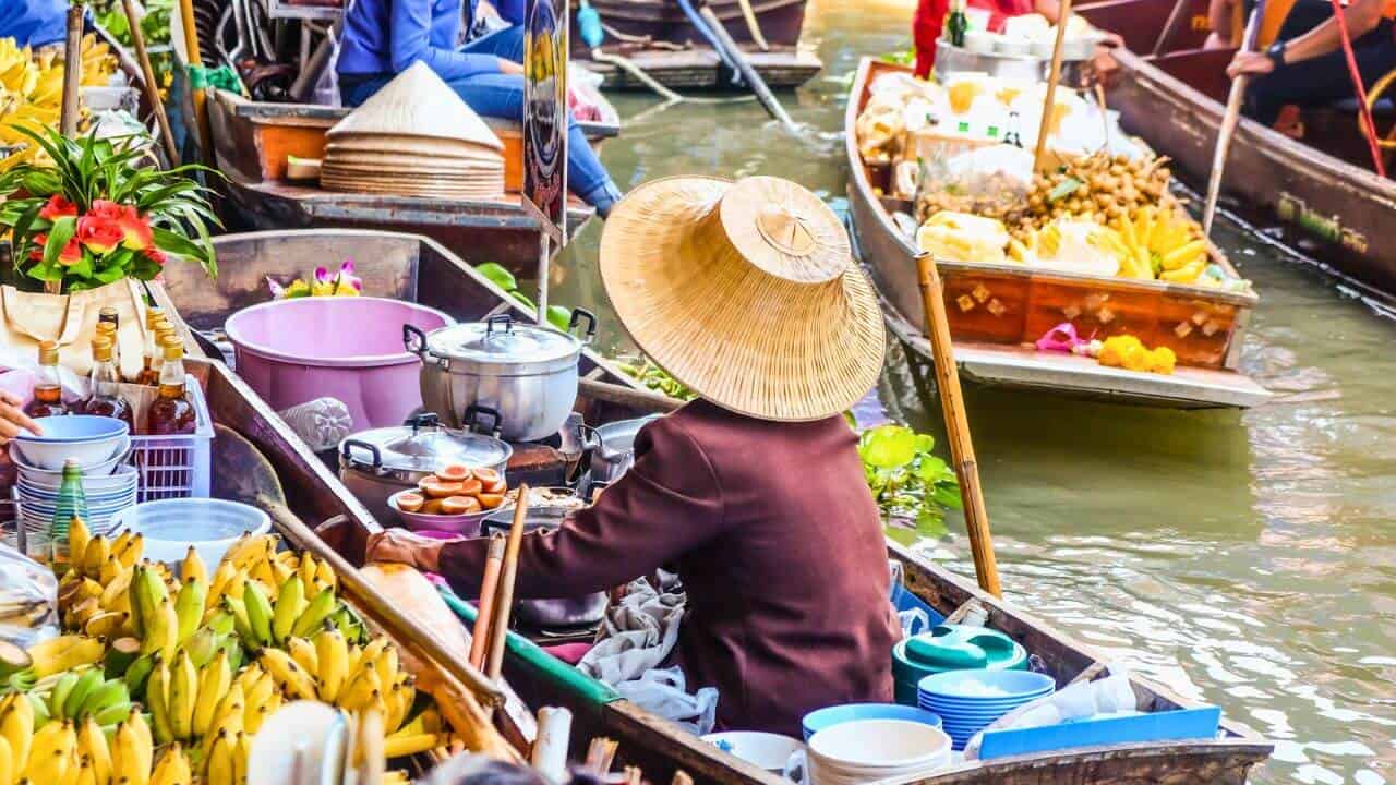 Food and Drink Sell at Damnoen Saduak Floating Market